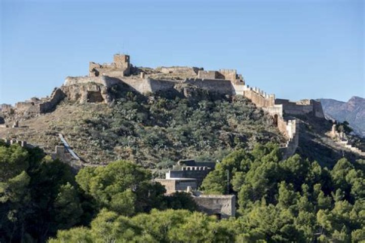 Cual es el origen del castillo de Sagunto?