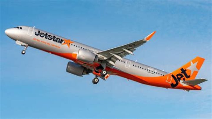 Does Jetstar fly out of Avalon?