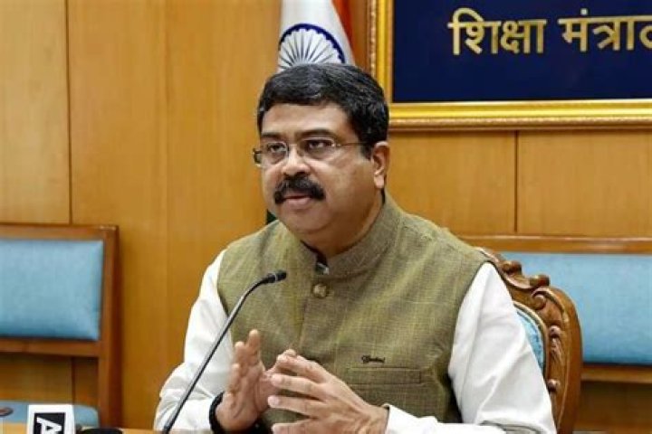 Which minister is responsible for CMHC?